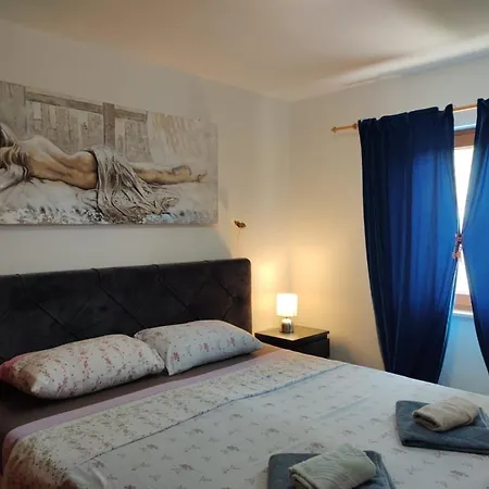 Haus Mit Pool In Der بيت للعطل Šišan