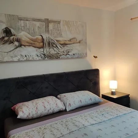 Haus Mit Pool In Der بيت للعطل Šišan