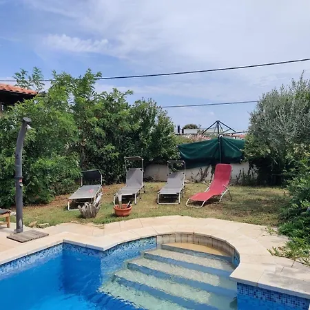 بيت للعطل Haus Mit Pool In Der *