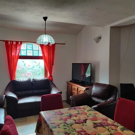 بيت للعطل Haus Mit Pool In Der Šišan