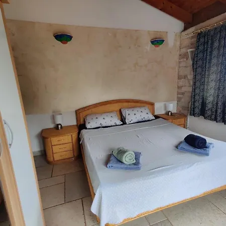 Haus Mit Pool In Der