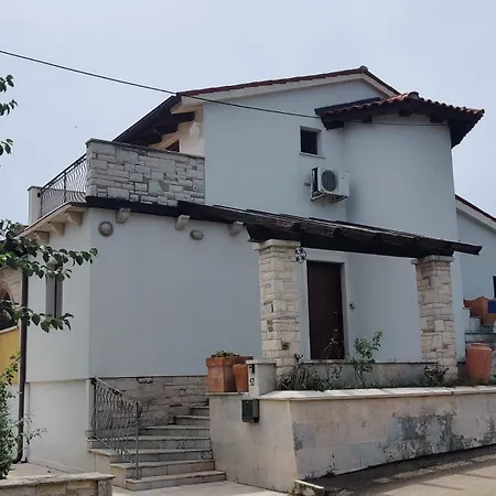 Haus Mit Pool In Der *